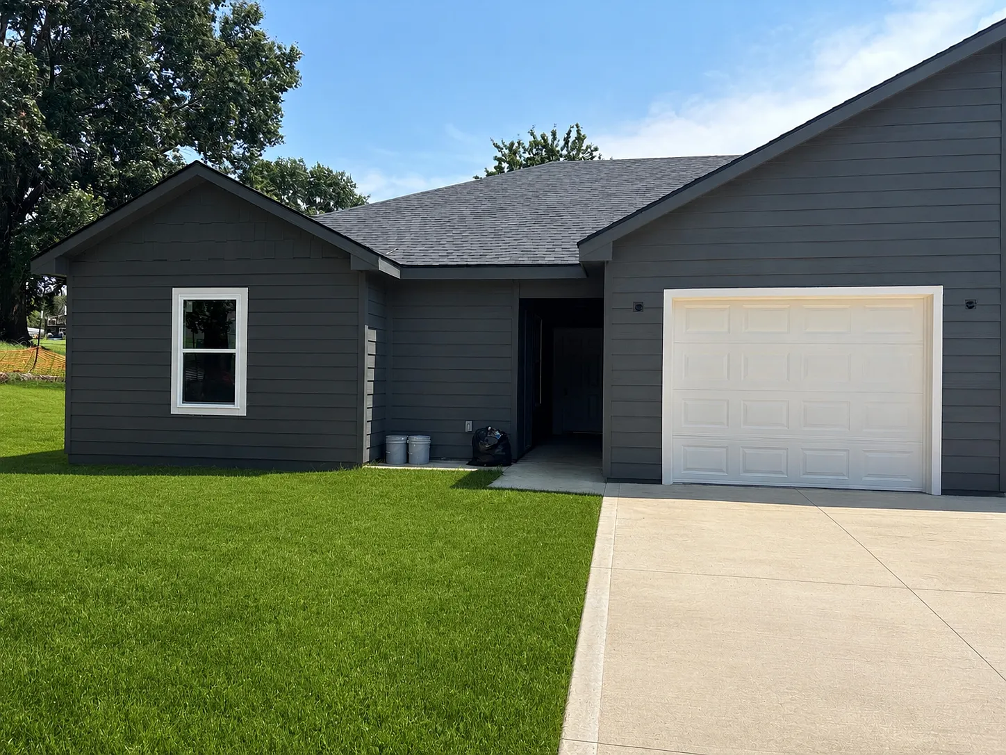 3 bed, 1250 sqft, $2,050 — Photo 1