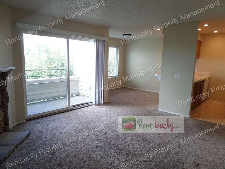 3233 NE 12th St #302 — Photo 6