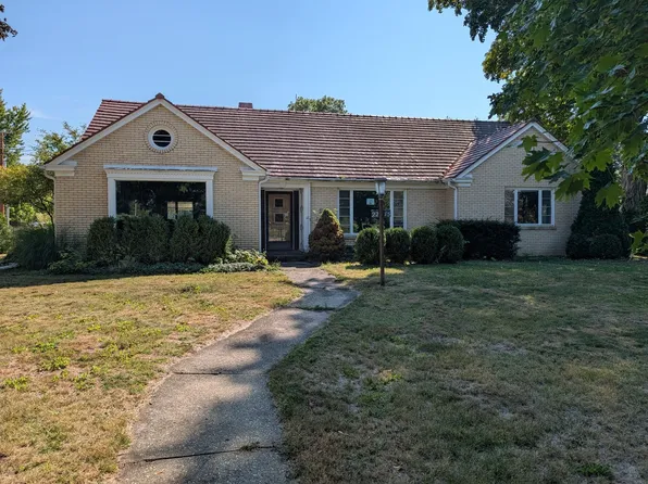 2215 Guilford Rd, Rockford, IL 61107