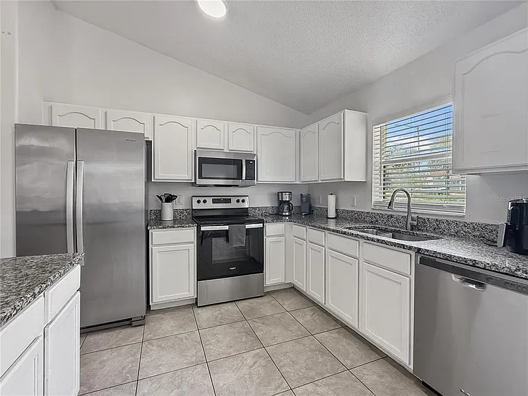 2512 Oneida Loop — Photo 13