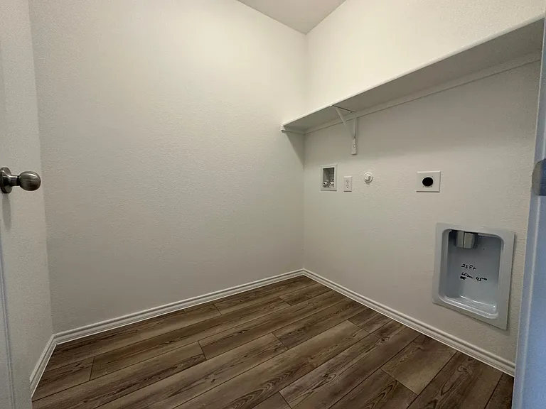 2533 Creekbend Dr — Photo 12