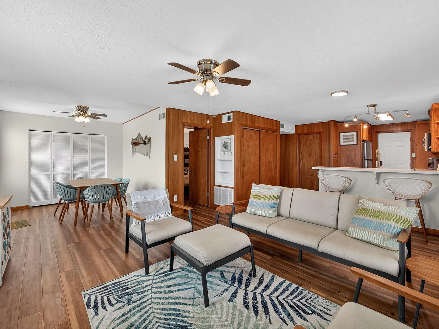 2 bed, 1.0 bath, 930 sqft, $3,200 — Photo 2
