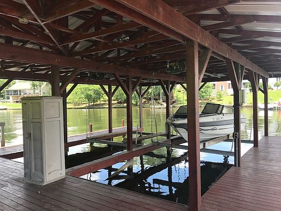 3rd image of 125 Pebble Ln