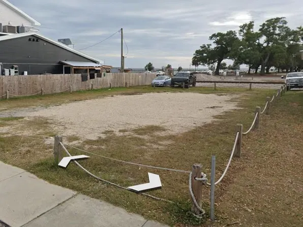 104 Court St, Bay Saint Louis, MS 39520
