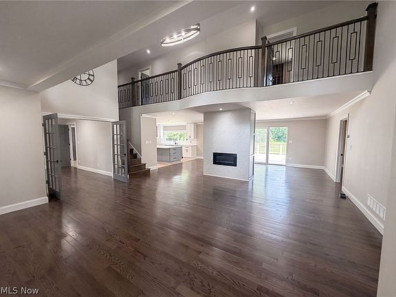 3rd image of 37045 Chagrin Blvd