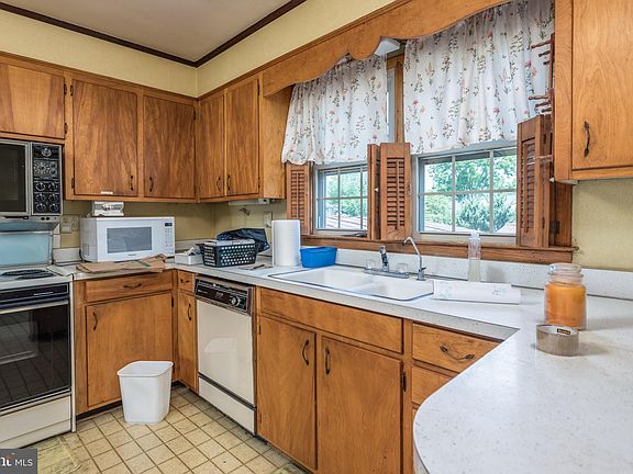 3rd image of 309 Wentworth Dr
