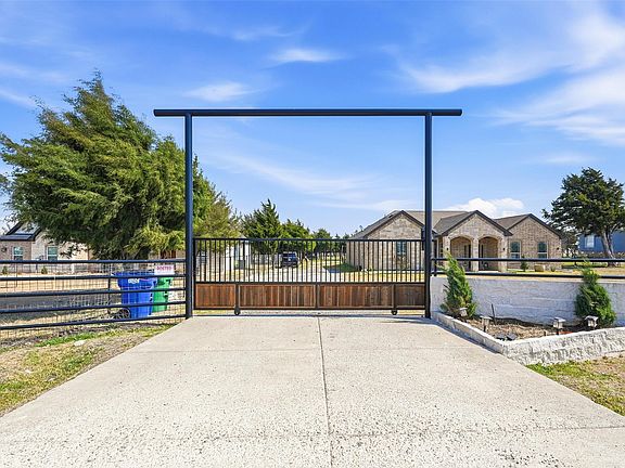 3rd image of 559 Northstar Rd