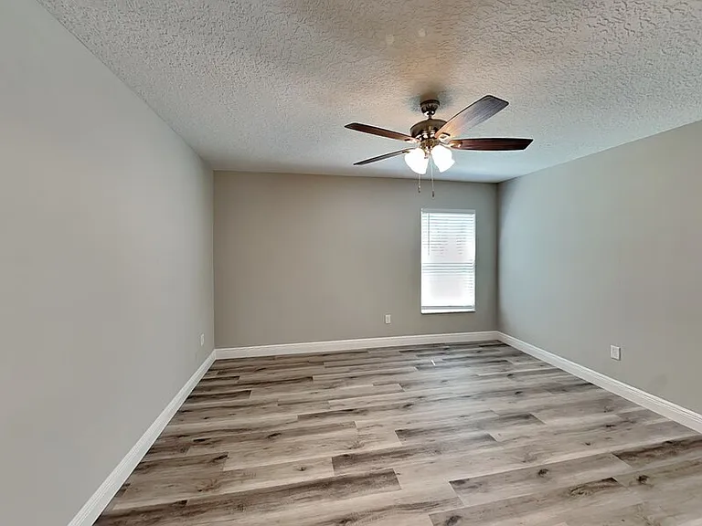 1866 W Hialeah Dr — Photo 12