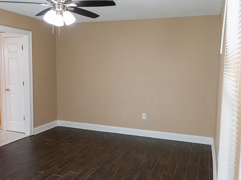 4425 Sonfield St — Photo 9