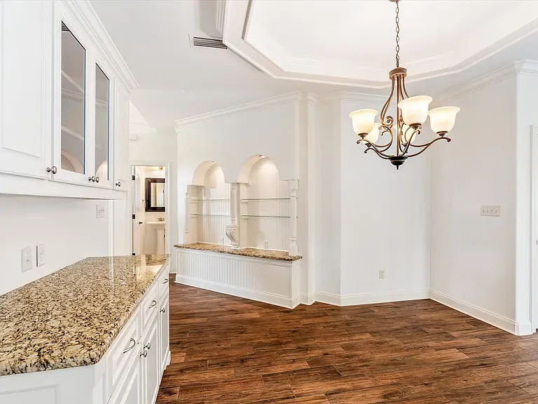 1060 Linlen Ave — Photo 8