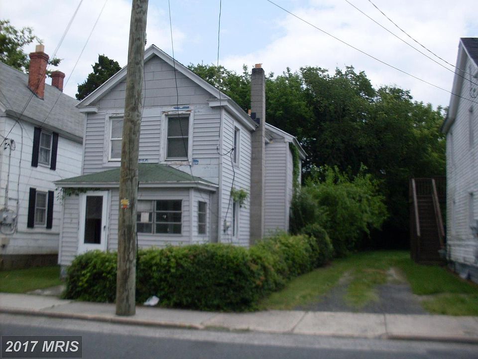 2nd image of 504 Pine St