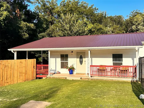 102 N 3rd St, Hartshorne, OK 74547