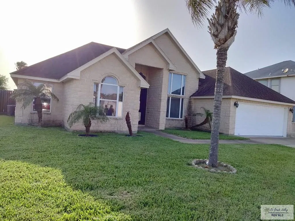 3 bed, 2.0 bath, 1983 sqft, $2,850 — Photo 2