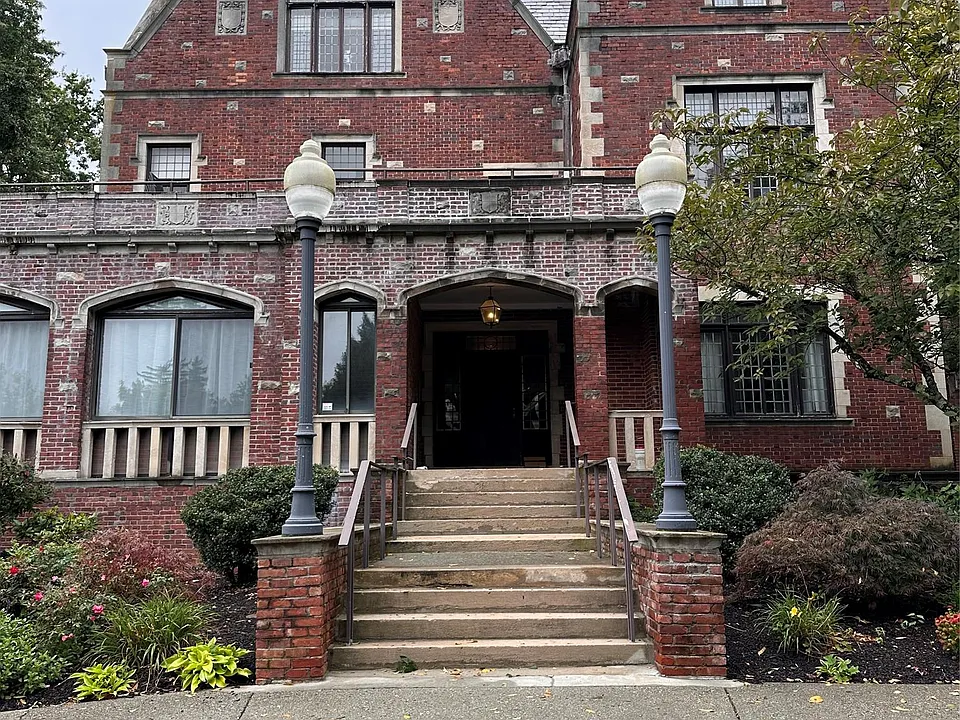 3 Beecher Ln #4B
