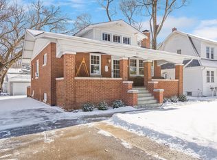 247 S Oakland Grv, Elmhurst, IL 60126