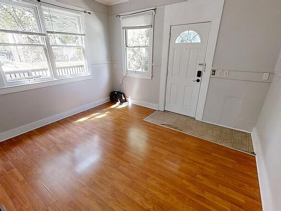 5th image of 900 Woodlawn Ave #Ann