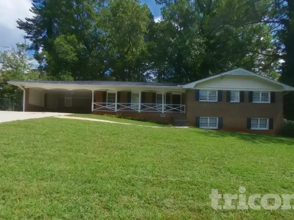 952 Celtic Cir, Stone Mountain, GA 30083