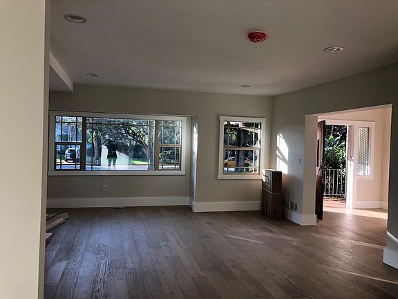 Living Room/entrance