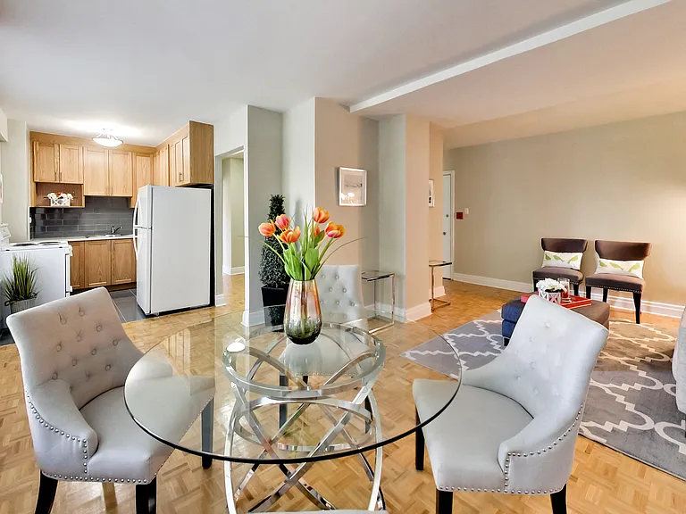 2100 Bathurst St #308 — Photo 26