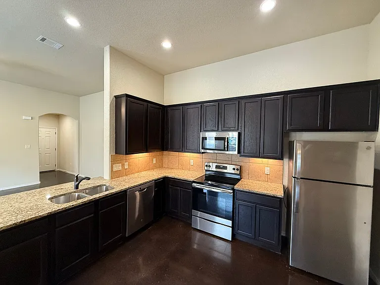 108 Stacy Ln — Photo 6