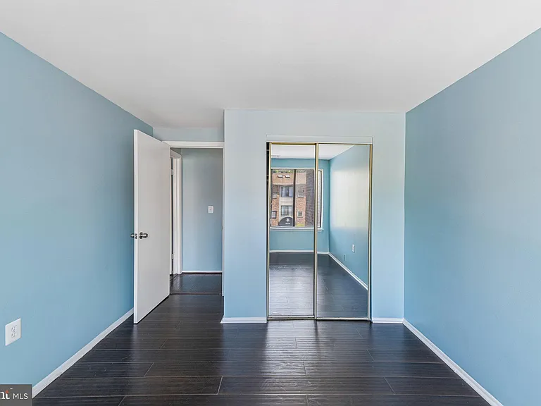 18131 Chalet Dr #301 — Photo 37