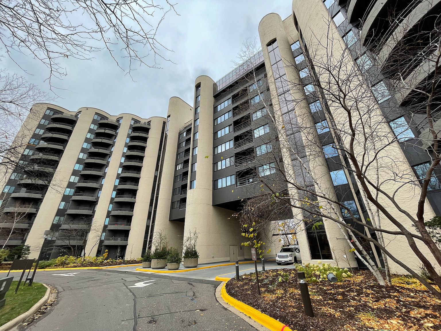 3151 Dean Ct APT 301, Minneapolis, MN 55416 | Zillow