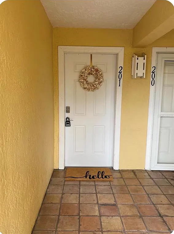 2 bed, 2.0 bath, 900 sqft, $3,500 — Photo 2