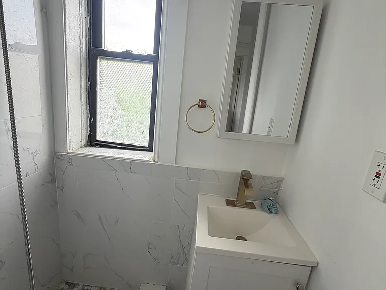 206 60th St #20 — Photo 5