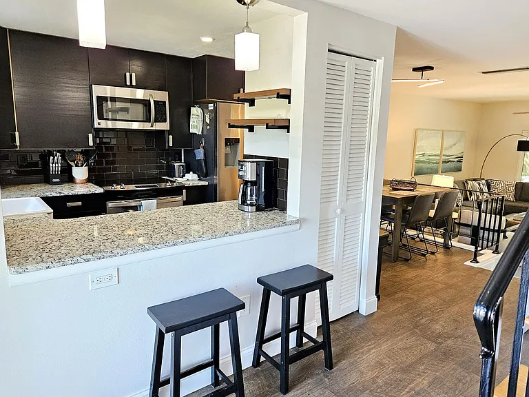 713 W Venice Ave — Photo 8