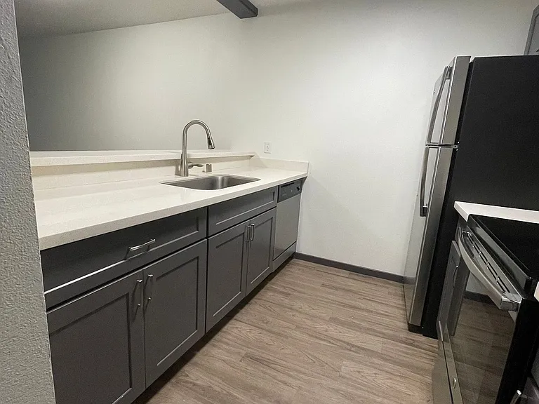 6040 Cali - Spacious 1 & 2 Units | Washer/Dryer | Private Balcony | Lots on Natural Light — Photo 15