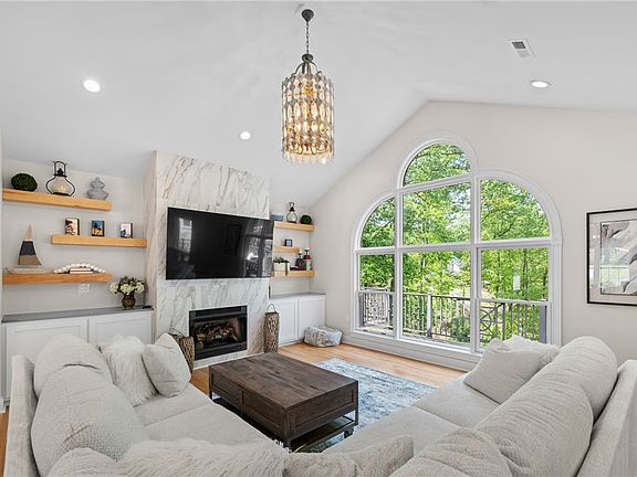 5th image of 209 Amethyst Way