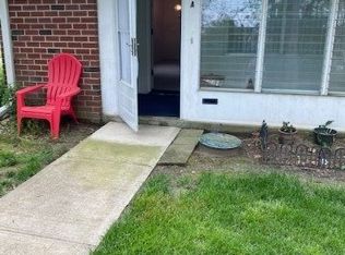 195 Newcastle Ct #195, Ridge, NY 11961