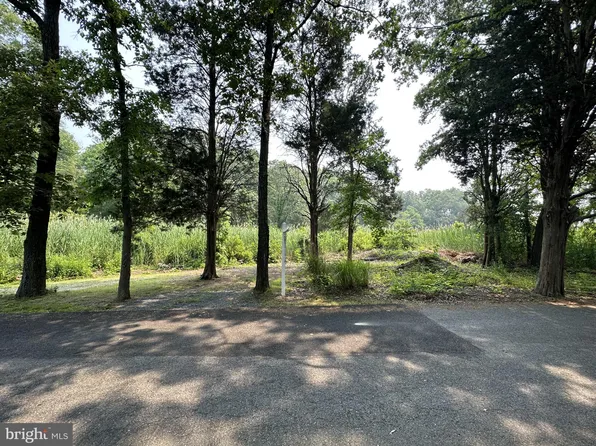 1710 Cedar Ave, Shady Side, MD 20764