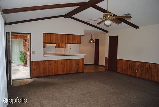 3rd image of 1115 Hickory Dr