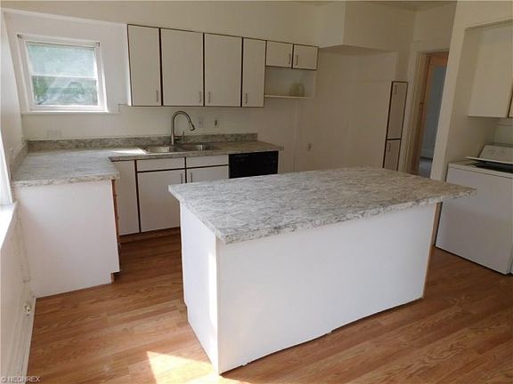 4th image of 83 Woodrow Ave
