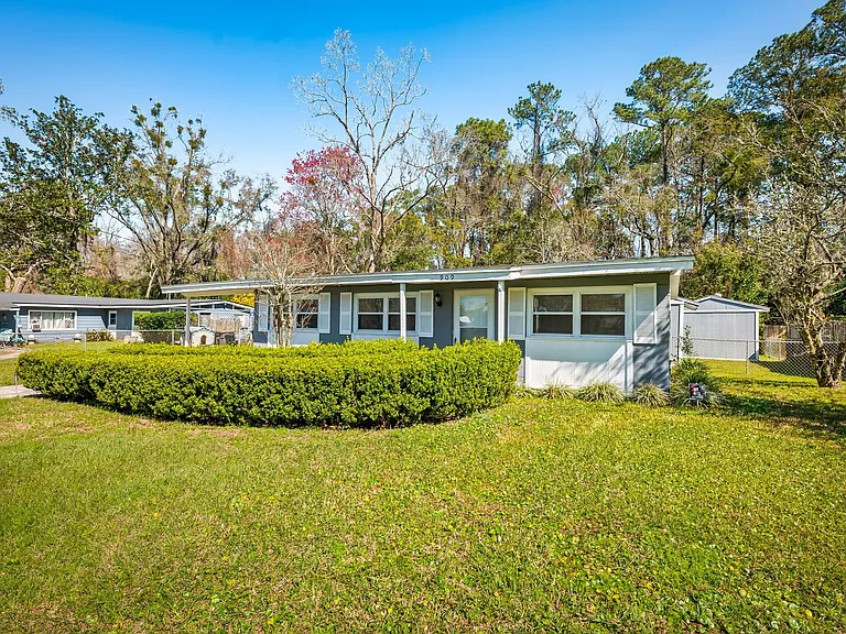 909 Westgate Dr — Photo 3