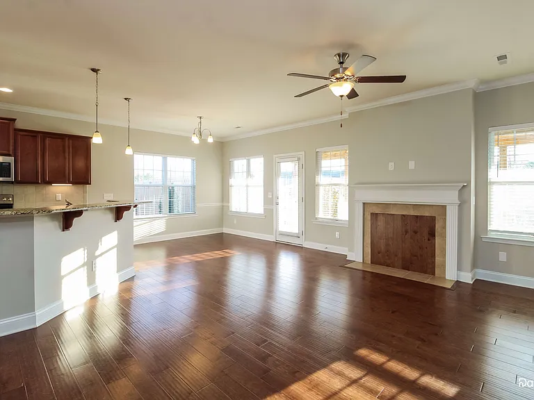 193 Twisted Cypress Ln — Photo 4