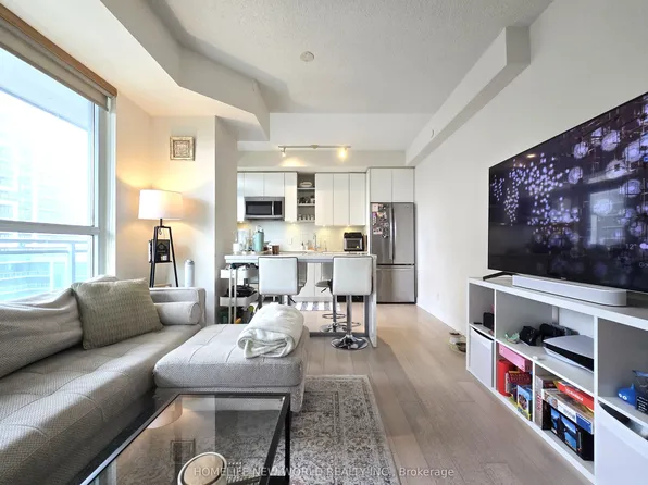 33 Shore Breeze Dr, Toronto, ON