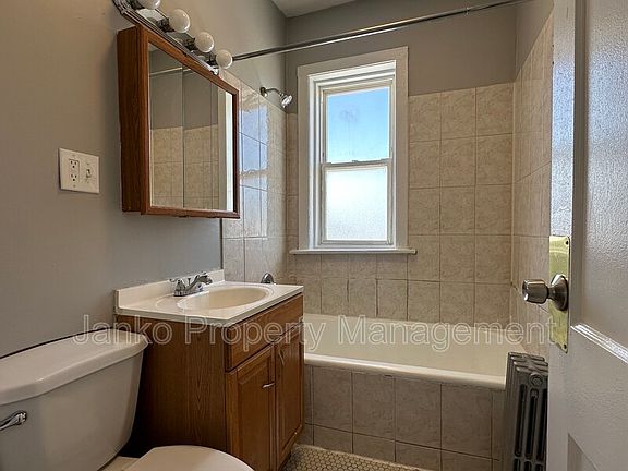 3rd image of 5607 W Wabansia Ave #3