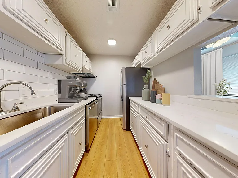 Gulf View Apartments — Photo 43