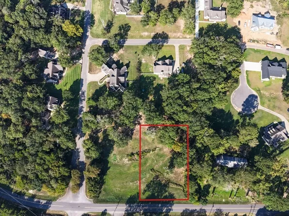 251 Hopkins St, Livingston, AL 35470