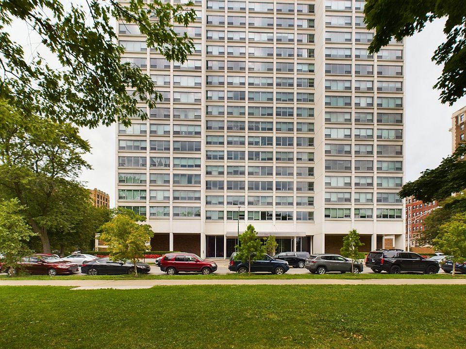2nd image of 1700 E 56th St APT 3204