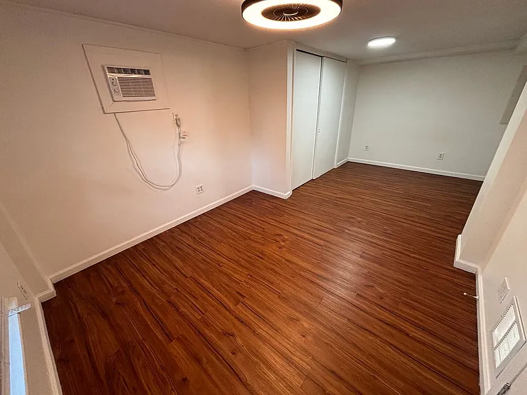 111 Cedar St — Photo 12