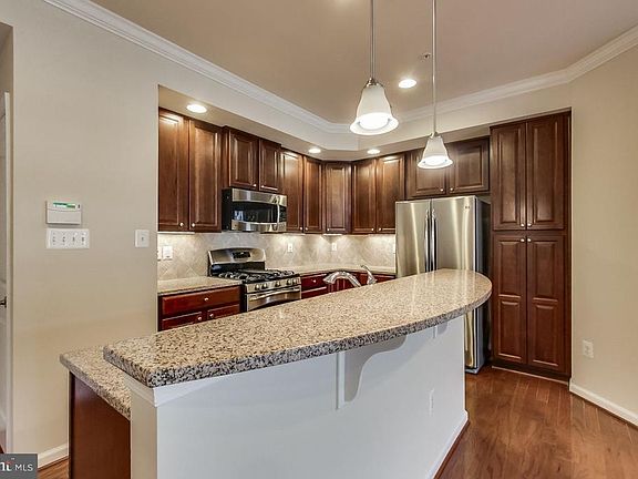 5th image of 350 Chessington Dr