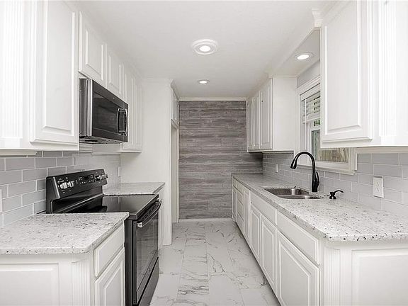3rd image of 6621 Cervantes Ave