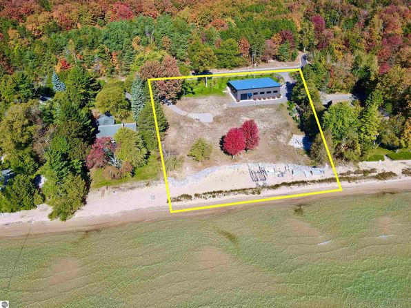 12639 N Northport Point Rd, Northport, MI 49670
