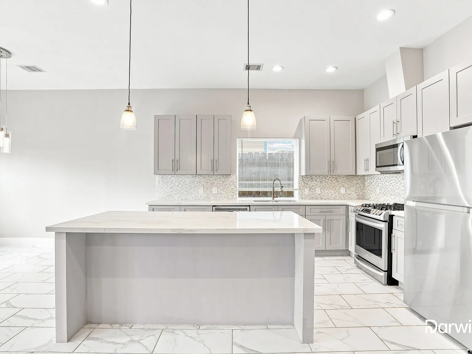3 bed, 3.5 bath, 2084 sqft, $2,275 — Photo 4