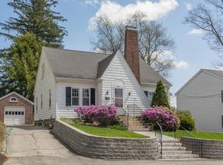 8 Weetamoe St, Worcester, MA 01602