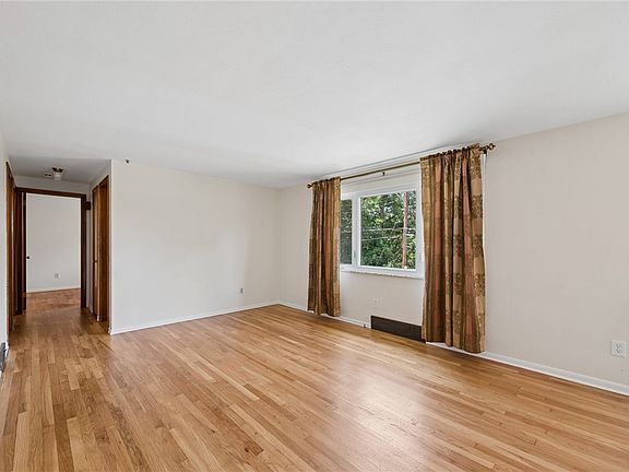 5th image of 1502 Wesley St