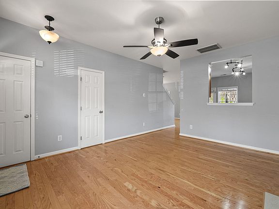 5th image of 940 Spring Meadow Dr